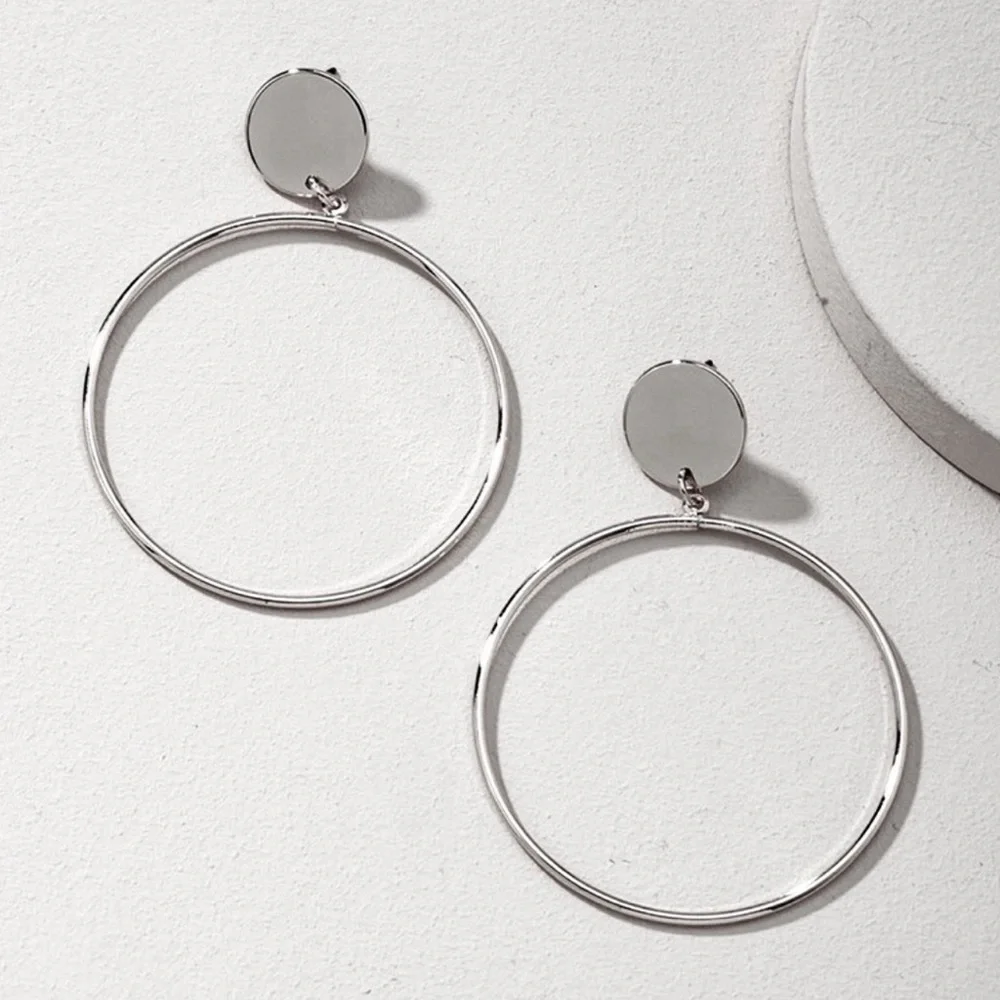 Hoop Clip On Earrings
(New) - Picture 7 of 8